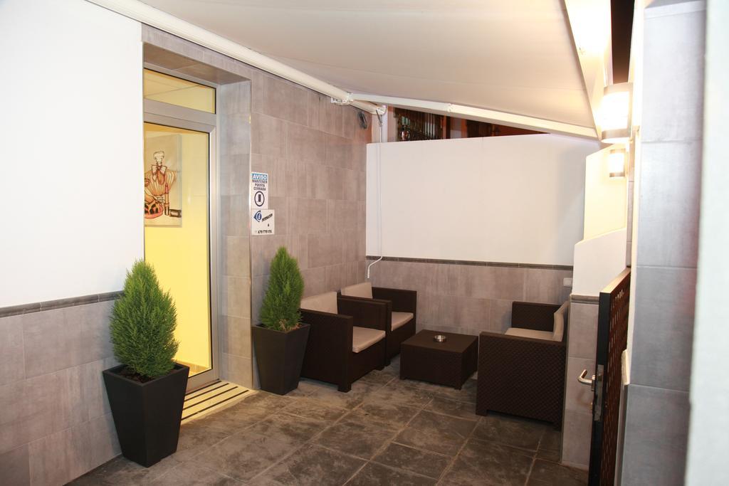 Hostal Dona Manuela Malaga Luaran gambar